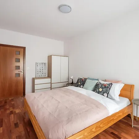 Wola Sunshine Free Parking *