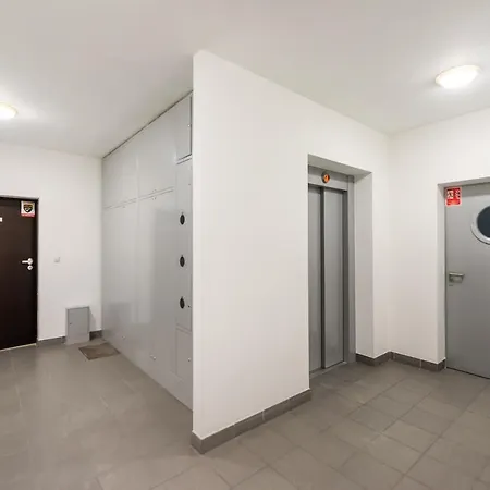 Апартаменты Wola Sunshine Free Parking *